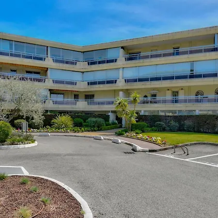 Appartement Grand 2 Pièces Avec Véranda Aménagée Mandelieu