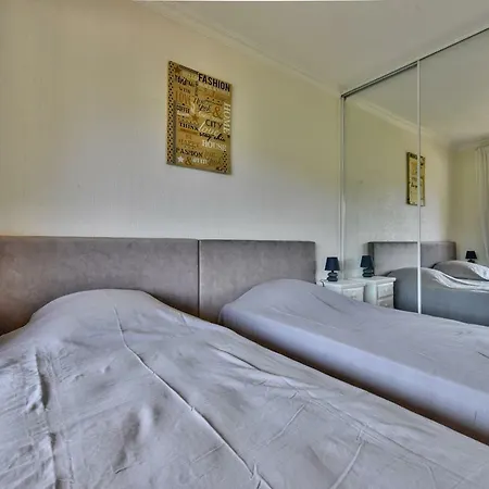 Appartement Grand 2 Pièces Avec Véranda Aménagée *