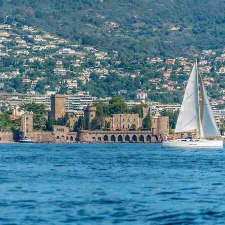 Grand 2 Pièces Avec Véranda Aménagée Mandelieu