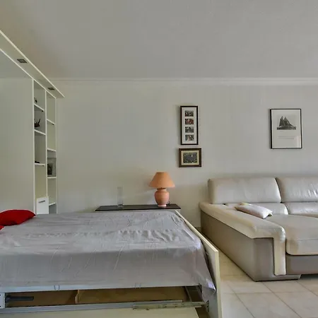 Grand 2 Pièces Avec Véranda Aménagée Appartement *