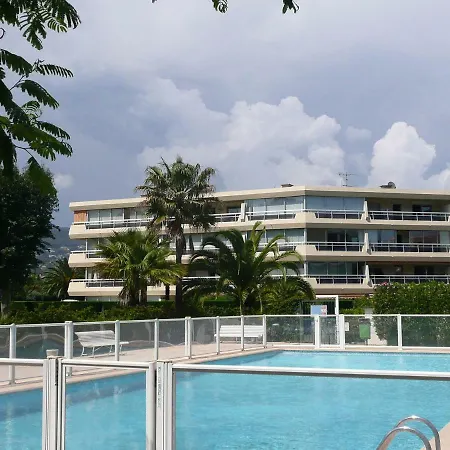 Appartement Grand 2 Pièces Avec Véranda Aménagée